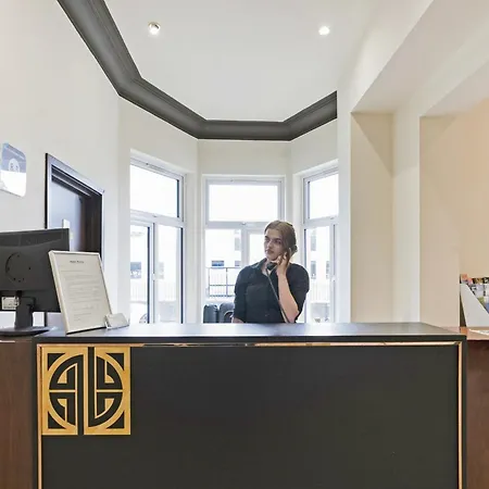 Oyo The Baltimore Hotel