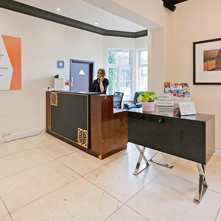 Oyo The Baltimore 酒店 3*