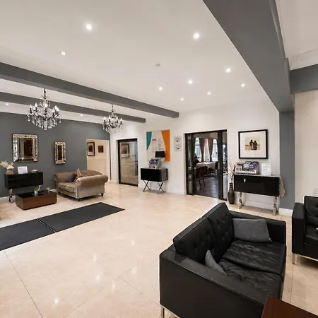 Hotel Oyo The Baltimore 3*