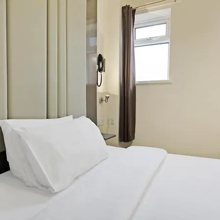 Oyo The Baltimore Отель 3*