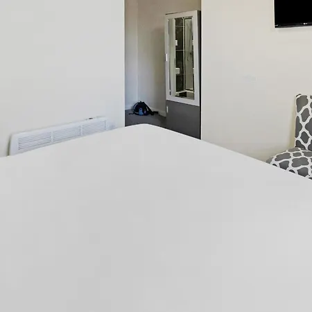 Oyo The Baltimore Отель