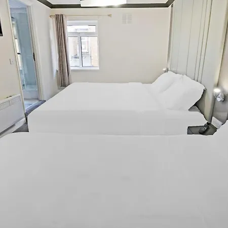 Отель Oyo The Baltimore 3*