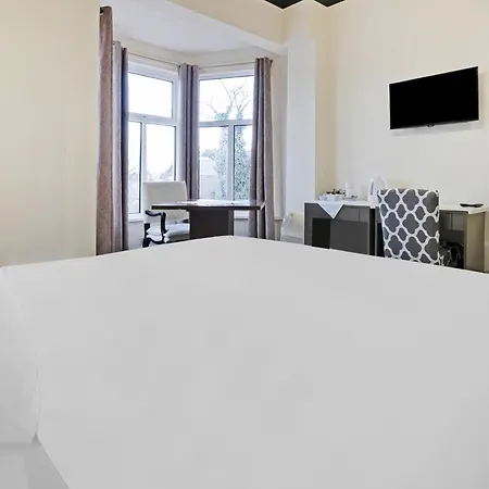 Oyo The Baltimore Отель 3*