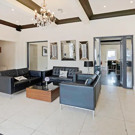 Oyo The Baltimore Отель