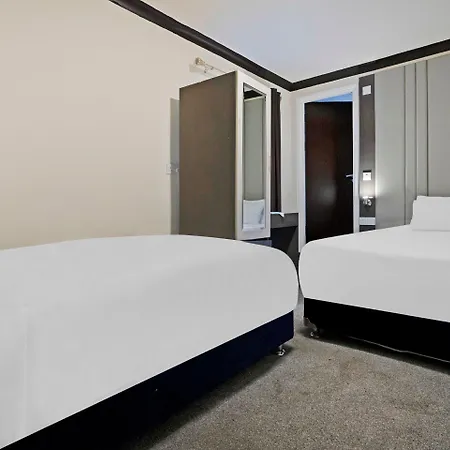 Oyo The Baltimore Отель 3*